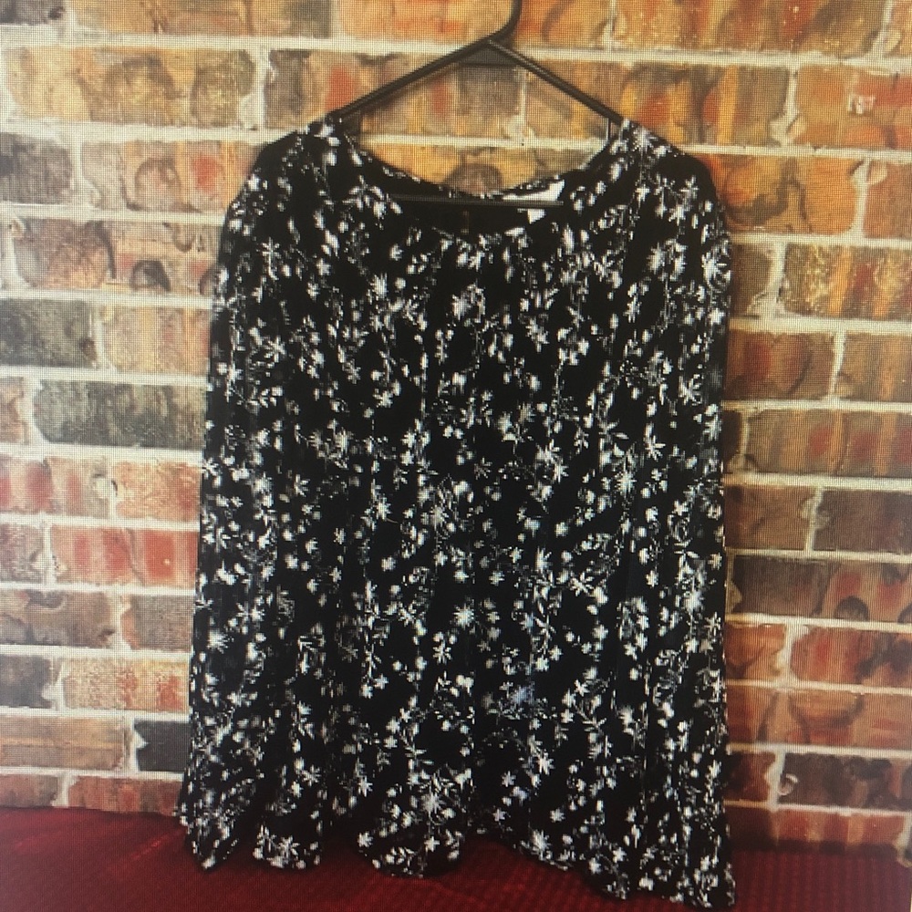 Terra & Sky Black Long-Sleeve Floral Blouse